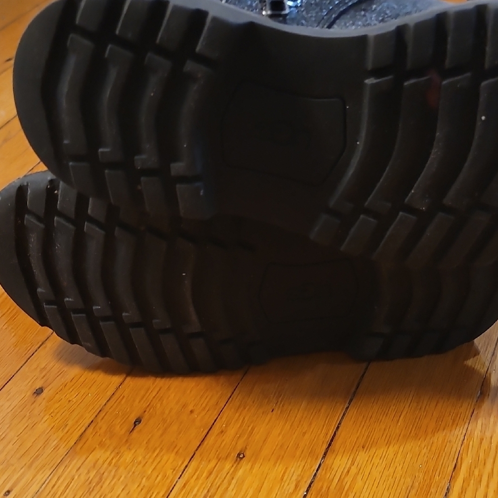 UGG Kids Shiny Black Boots - Picture 9 of 12